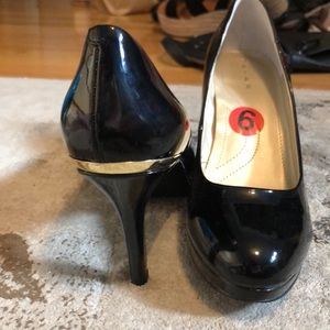 Tahari Black Rounded Toe Heels